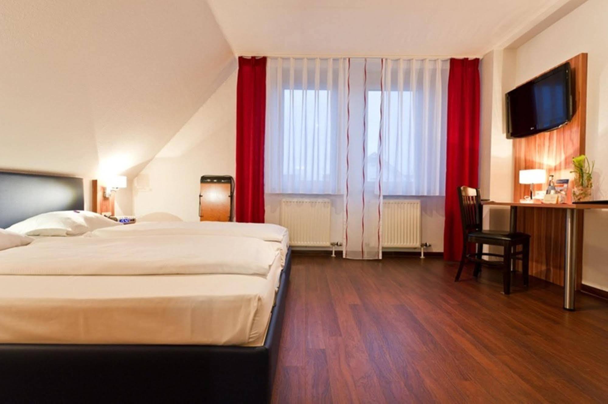 Hotel Domino Stuttgart Exterior foto